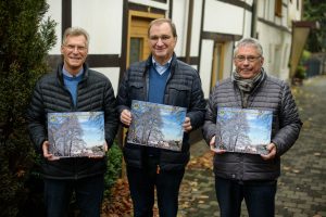 Foto - Kalenderpräsentation 27.10.2018 - v.l.n.r. Gunter Urban, Bernd Sander, Dr. Karl-Heinz Hagebeucker