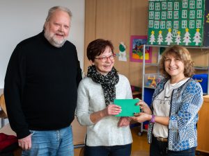 Spendenübergabe vlnr Peter Gerbothe Sabine Goldau Monika Löcken